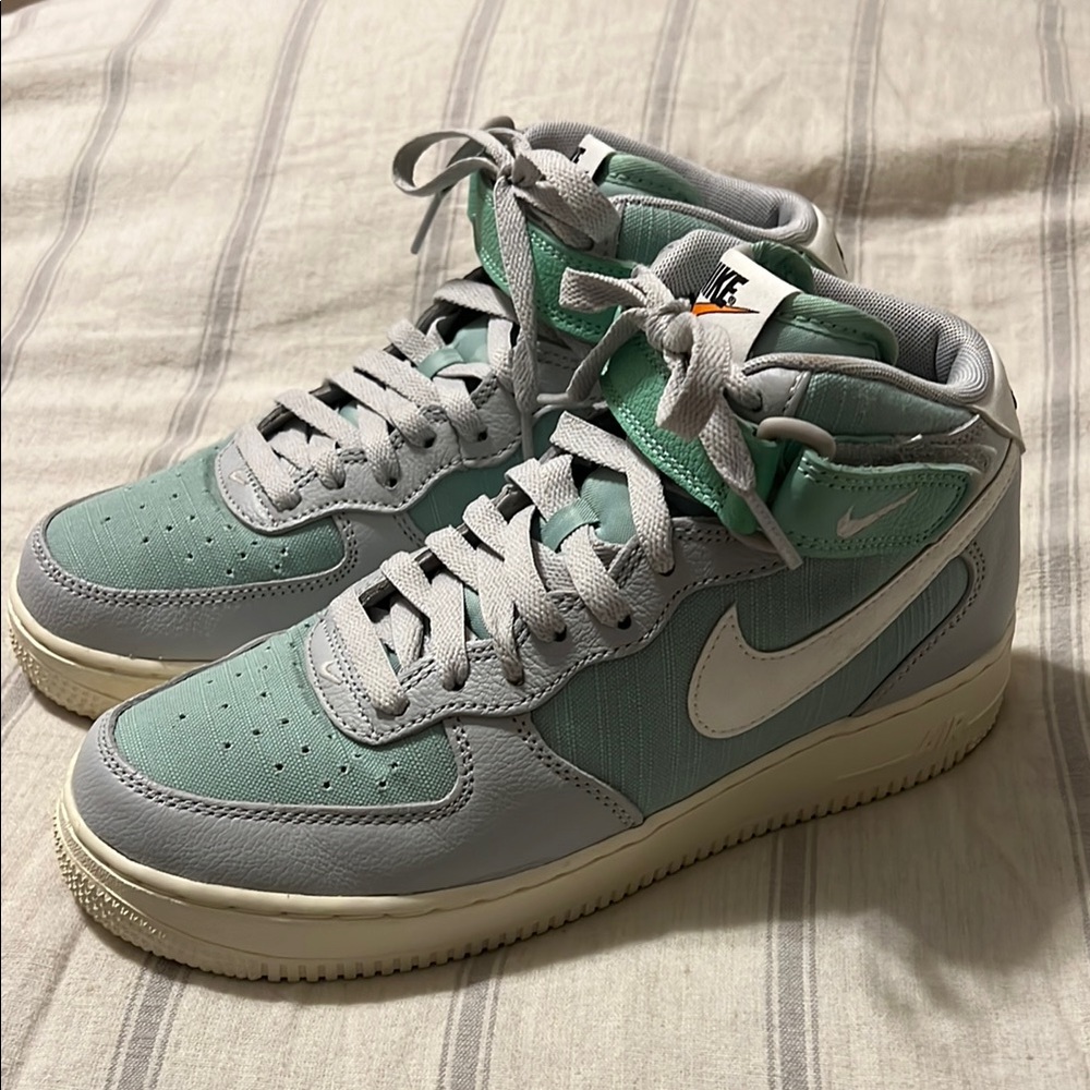 Nike Green and Gray Sneakers with Retro Style and Padded Collar - Picture 3 of 9